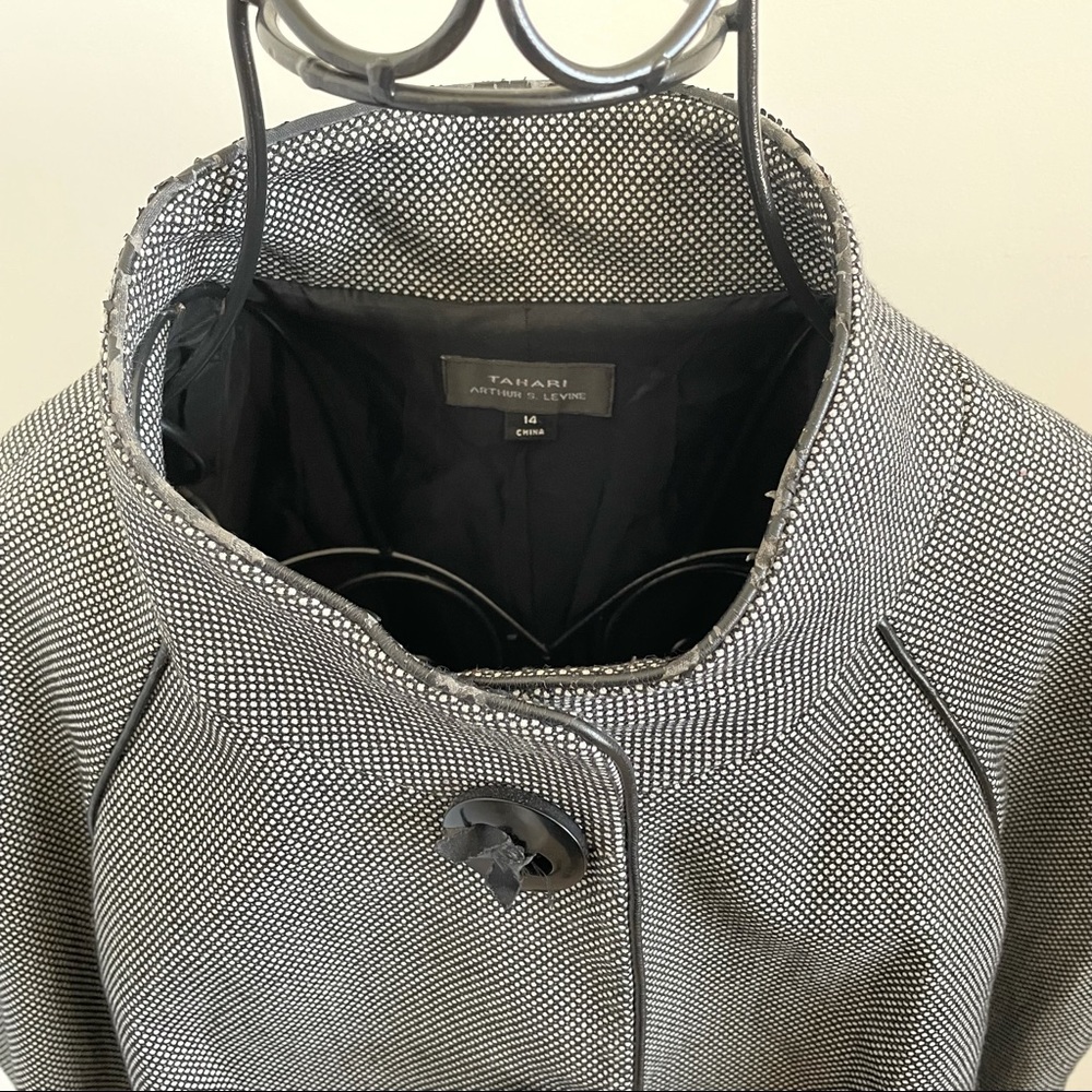 Poncho - Picture 3 of 4